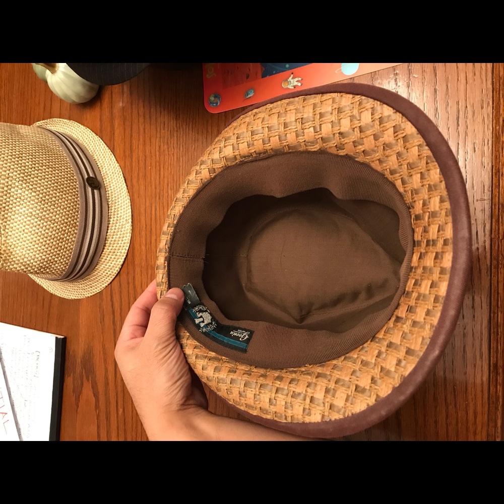 Brown weave fedora in good condition